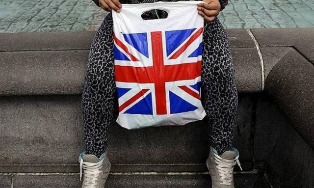 Britain's rival EU camps resume campaign as polls show momentum for 'In'