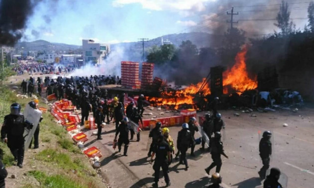 Μακελειό σε διαδήλωση στο Μεξικό: Αστυνομικοί άνοιξαν πυρ και σκότωσαν έξι εκπαιδευτικούς (Vids)