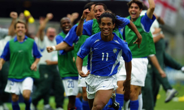 Όταν ο Ροναλτίνιο… ξεφτίλισε τον Σίμαν (videos)