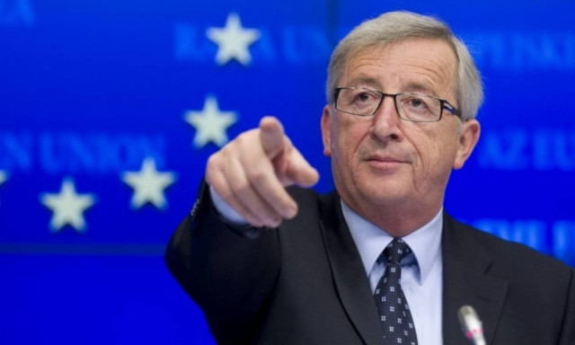 Το χειροφίλημα του Γιούνκερ που... σπάει ταμεία (video)