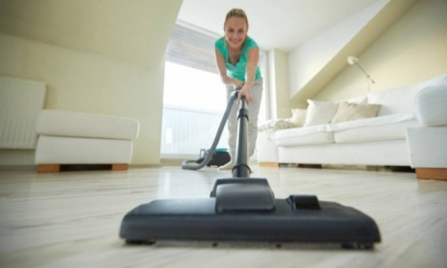 Δείτε πώς θα κάψετε 1.000 θερμίδες χωρίς να βγείτε από το σπίτι!