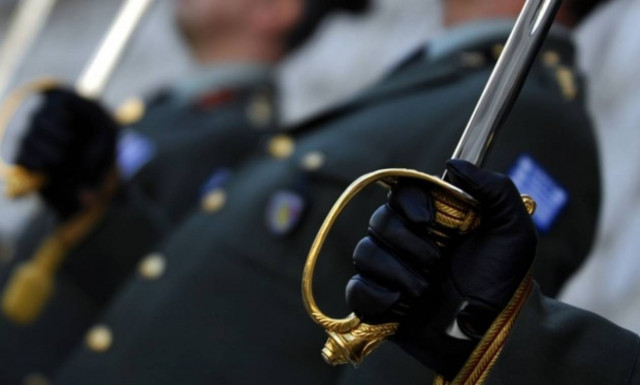 Εκτός σχολής Ευελπίδων τριτοετείς ευέλπιδες για καψόνι σε πρωτοετή συμφοιτητή τους