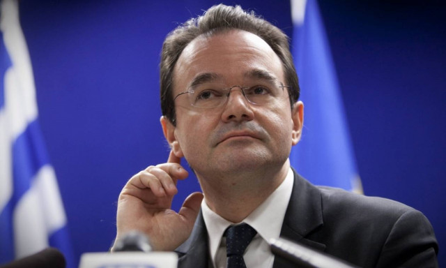 Επιμένει ο Παπακωνσταντίνου: Η κρίση έχει την υπογραφεί Καραμανλή