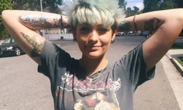 Η κόρη του Μάικλ Τζάκσον αντεπιτίθεται: «Αδιαφορήστε για τα σκουπίδια»