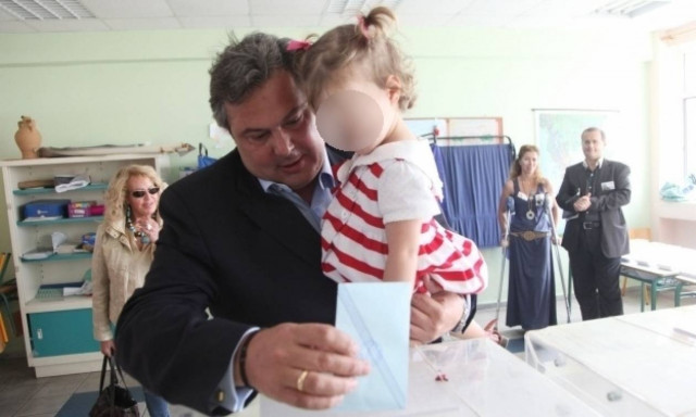 Το αφεντικό τρελάθηκε και ξεπουλάει: Τιμόνι από τα 17! Άντε και ψήφος από την ηλικία των 10 ετών!