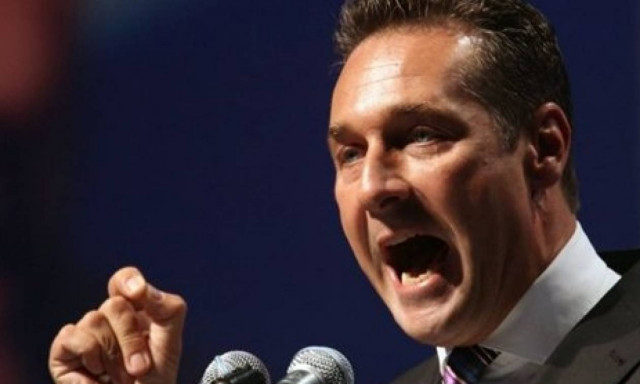 Brexit-Χάιντς Κρίστιαν Στράχε: Να παραιτηθεί ο Γιούνκερ