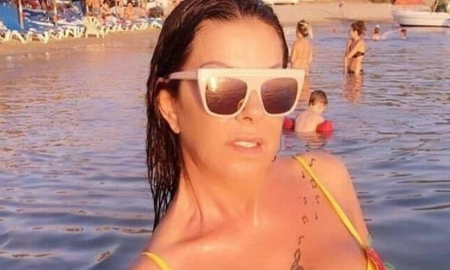 Στα 62 της η Lady Άντζελα Δημητρίου βάζει τα… γυαλιά στις 20άρες με τέτοιο σώμα