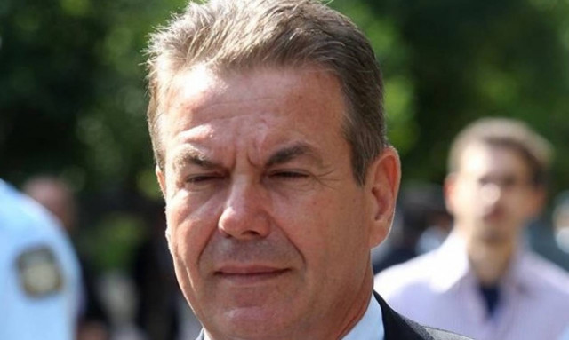 Πολίτες προς υφυπουργό Εργασίας: «Ντροπή σου απατεώνα» (vid)