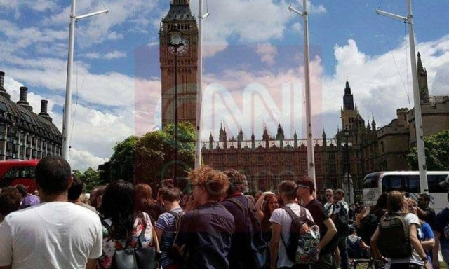 Διαμαρτυρία νέων κατά του Brexit έξω από το Κοινοβούλιο