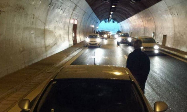 Lake Effect - Τρίπολη: Εγκλωβίστηκαν αυτοκίνητα σε σήραγγα λόγω χαλαζόπτωσης (pics)