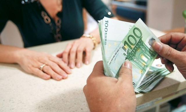 Φοροεπιδρομές και μειώσεις στα εισοδήματα των Ελλήνων: Ποιοι είναι μεγάλοι χαμένοι