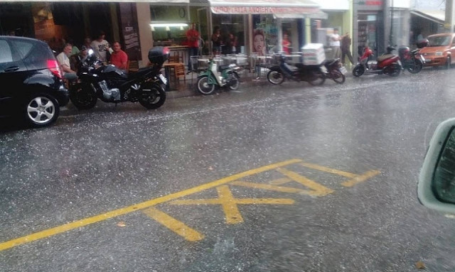 «Άνοιξαν» οι ουρανοί στην Ξάνθη - Ξαφνική βροχόπτωση με έντονο χαλάζι (pics&vid)