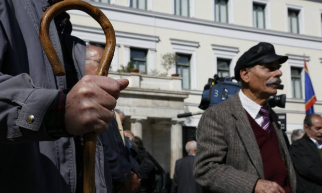 «Αριστερή» ληστεία για χιλιάδες συνταξιούχους: Από 810 στα 420 ευρώ η σύνταξη