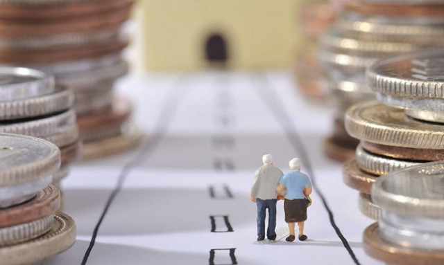 Πόσο μειώνονται μισθοί και συντάξεις λόγω παρακράτησης