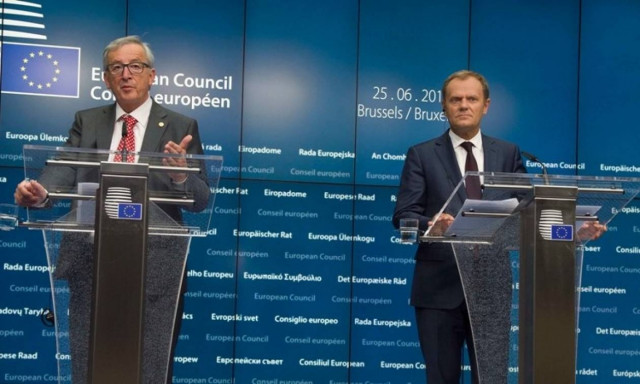 Σύνοδος Κορυφής: Επεισόδιο Γιούνκερ-Τουσκ με δημοσιογράφο - «Δεν φέρω καμία ευθύνη για το Brexit»