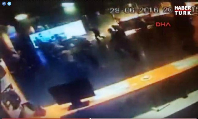 Επίθεση Κωνσταντινούπολη: Νέο συγκλονιστικό βίντεο από τη στιγμή της έκρηξης