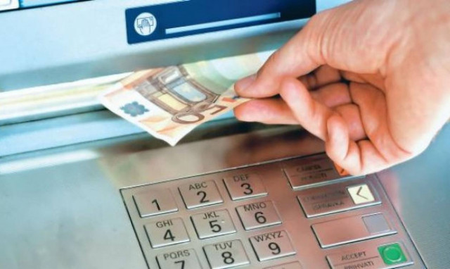 Σοκ: «Τσεκούρι» και στις αποδοχές των μισθωτών – Ποιοι χάνουν έως 88 ευρώ το μήνα