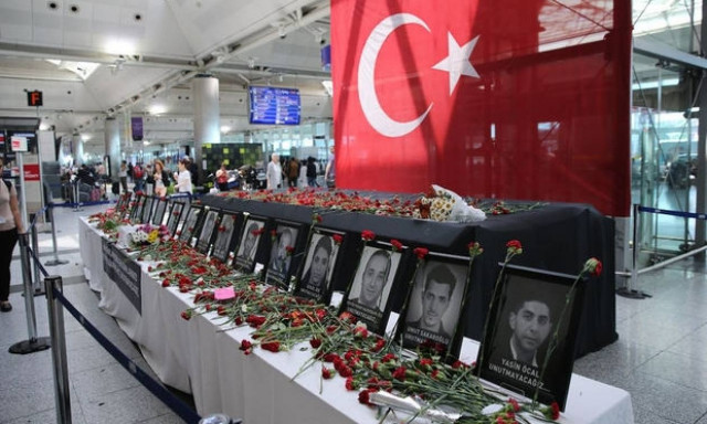 Ταυτοποιήθηκαν οι δύο από τους τρεις βομβιστές του αεροδρομίου Ατατούρκ