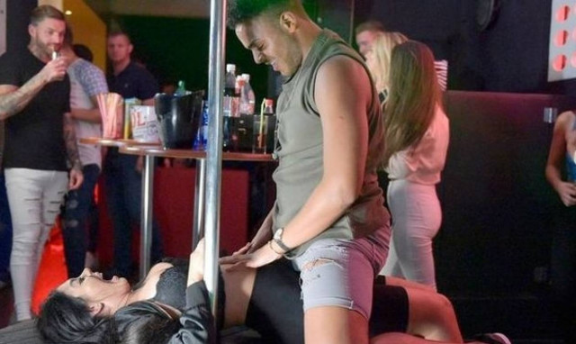 Ξεσηκωμός στην Κέρκυρα για τα δημόσια όργια και το ριάλιτι της «ακολασίας» στον Κάβο (videos+photos)