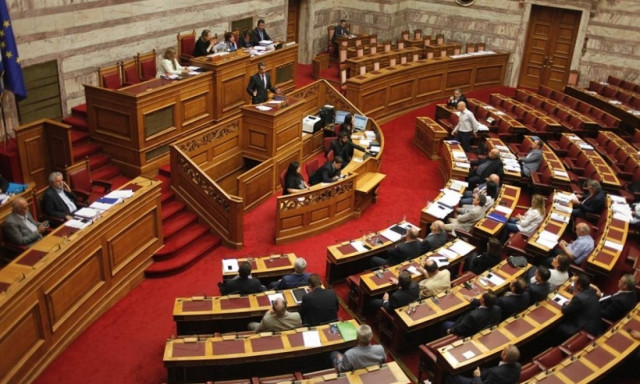 Γιατί «άδειασαν» τα έδρανα της ΝΔ την ώρα που μιλούσε ο Κυριάκος Μητσοτάκης;