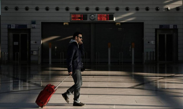 Οι Έλληνες εγκαταλείπουν την χώρα - Στοιχεία «σοκ» για το μαζικό κύμα φυγής