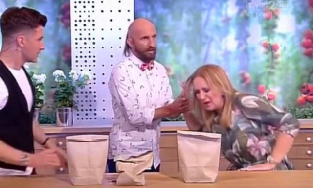 Απίστευτη γκάφα: Μάγος της συμφοράς έστειλε στο νοσοκομείο παρουσιάστρια! (vid)