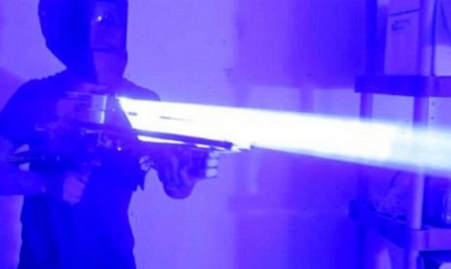 Τρελός επιστήμονας κατασκεύασε υπερόπλο 33 εκατ. φορές δυνατότερο από τον Ήλιο! (Vid)