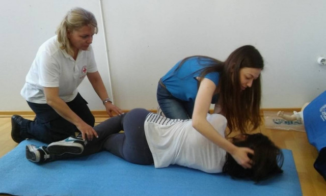 ΕΕΣ: Μάθημα Πρώτων Βοηθειών σε φοιτητές της Ιατρικής Σχολής Ιωαννίνων