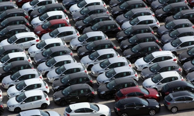 «Αγχόνη» τα τέλη κυκλοφορίας – Ποιοι θα πληρώσουν έως και διπλάσια ποσά