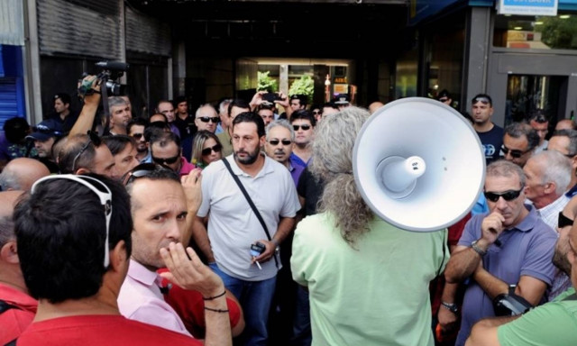 Έξω από το ΤΑΙΠΕΔ εργαζόμενοι στο Μετρό και τον Ηλεκτρικό