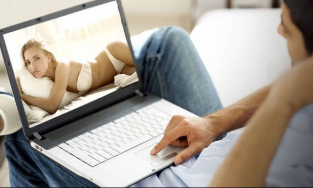 «Βόμβα» μεγατόνων: Απαγορεύουν το πορνό στο διαδίκτυο! (video)