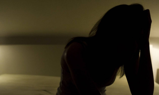 ΣΟΚ! Αυτή είναι η γυναίκα που έπαιζε με ερωτικά βοηθήματα μπροστά στους φίλους της κόρης της (pic)