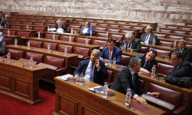Live: Η συζήτηση στη Βουλή για τον εκλογικό νόμο