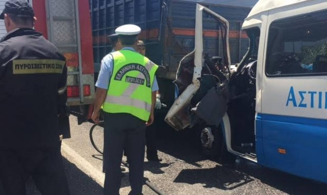 Εικόνες χάους: Τροχαίο με 12 τραυματίες στην ΕΟ Αντιρρίου - Ιωαννίνων - Χαροπαλεύει ένα άτομο (pics)