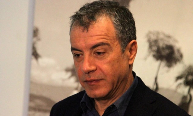 Θεοδωράκης: Κουτοπονηριά της κυβέρνησης η ψήφος στους 16ρηδες