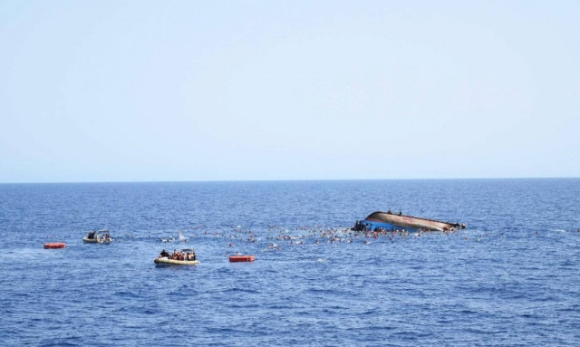 Νέο πολύνεκρο ναυάγιο προσφύγων με προορισμό την Ευρώπη