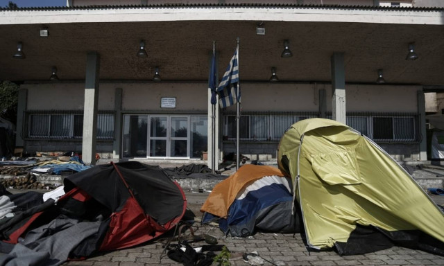 Friday: 57,148 identified migrants and refugees in Greece