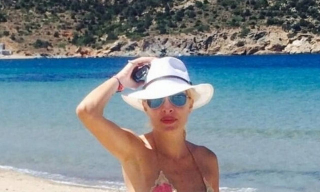 Ελένη Μενεγάκη: Η πρώτη φωτογραφία από τις διακοπές της - Τα παιχνίδια με τη Μαρίνα της