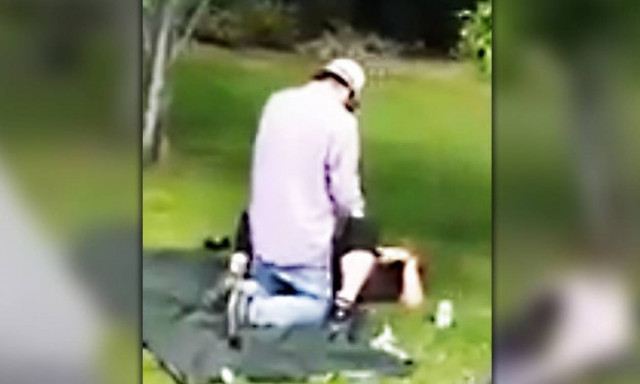 Το βίντεο της οργής: Έκαναν σεξ στο πάρκο δίπλα από…