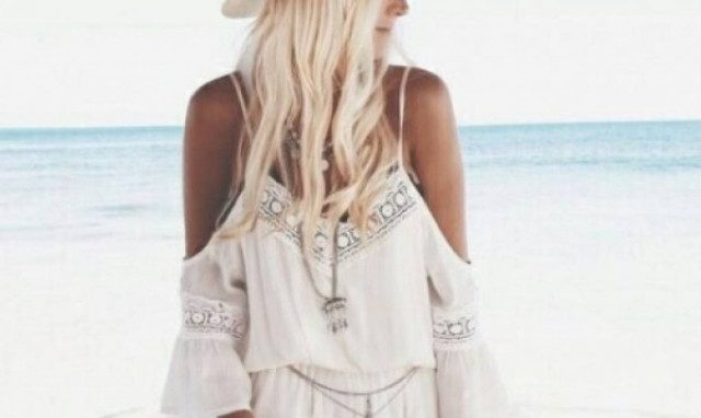 Τέσσερα πράγματα που απαγορεύεται να φορέσεις στην παραλία!