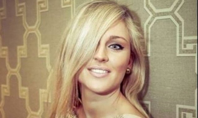 Γνωρίστε την. Η Ελληνίδα τραγουδίστρια που σαρώνει στο Λονδίνο