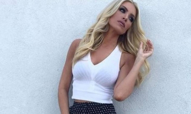 Κατερίνα Καινούργιου: Η selfie με το νέο look και το μήνυμα όλο υπονοούμενα στο facebook