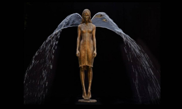 Χαλκός και νερό: Τα γλυπτά που συγκλόνισαν τον κόσμο της τέχνης (Pics & Vid)