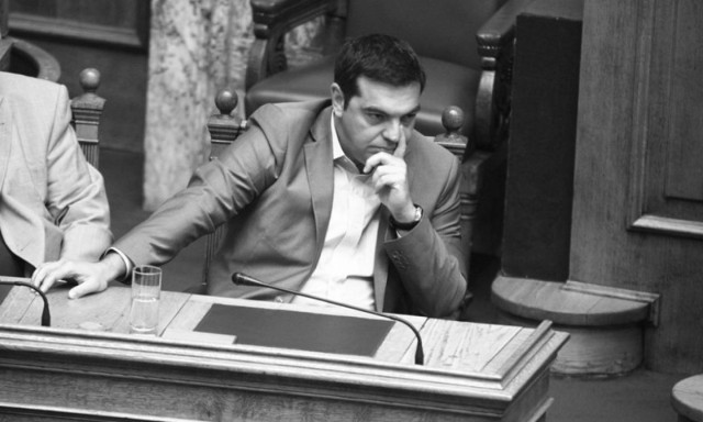 Ο Τσίπρας ψάχνει τρεις βουλευτές για την αλλαγή του εκλογικού