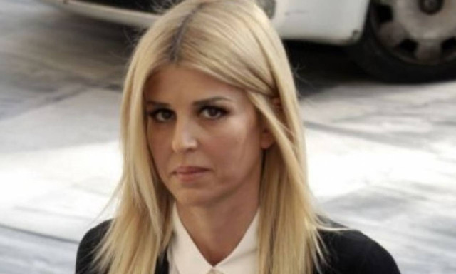 Πώς είναι το κορμί της χωρίς ρετούς; Δείτε την Έλενα Ράπτη με μαγιό, στη Μύκονο!