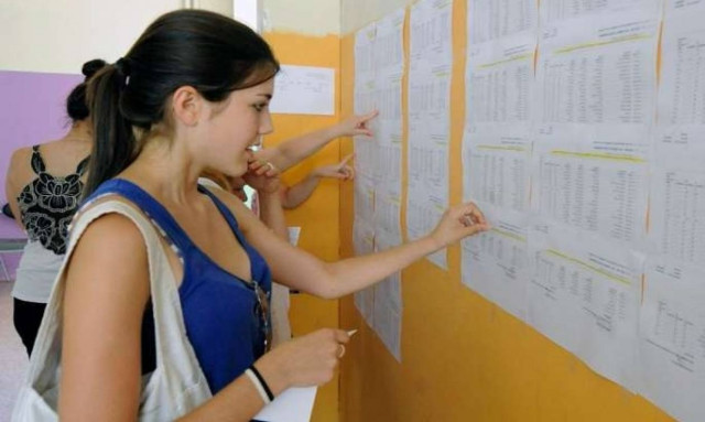 Βάσεις 2016: Μεγάλες ανατροπές στα ΑΕΙ δείχνουν οι τελευταίες εκτιμήσεις