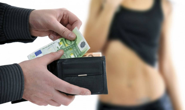 Φρίκη στην Καλλιθέα: Κύκλωμα μαστροπών εξέδιδε 14χρονη - Τη «διαφήμιζαν» μέσω facebook