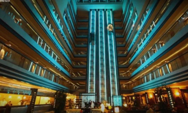 Προσοχή! Μην αφήνετε ποτέ τις βαλίτσες στη ρεσεψιόν την τελευταία μέρα των διακοπών