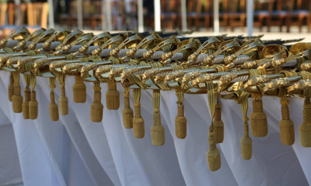 Σχολή Ναυτικών Δοκίμων: Τελετή Ορκωμοσίας Νέων Σημαιοφόρων ΠΝ Τάξεως 2016 (pics)