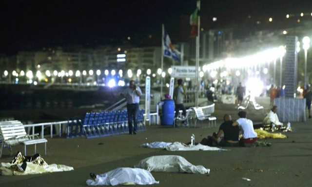 Επίθεση Γαλλία: Το απόλυτο χάος στους δρόμους της γαλλικής πόλης - Συγκλονιστικές περιγραφές